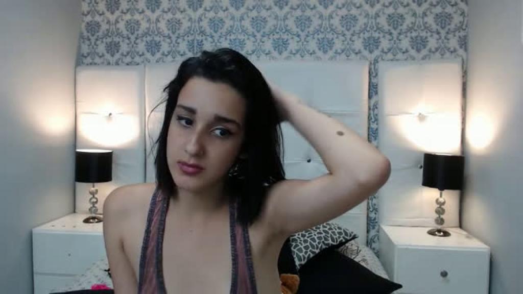 mollyjanne MFC Webcam [2017/05/19 - 01:02:36]