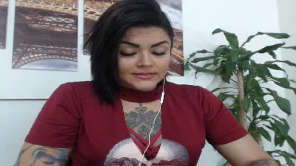 misstattoohot Topless Video [2017/05/03 - 19:11:58]