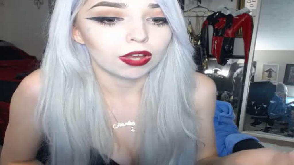 insyndra Sucking Movie [2017/06/20 - 10:21:52]