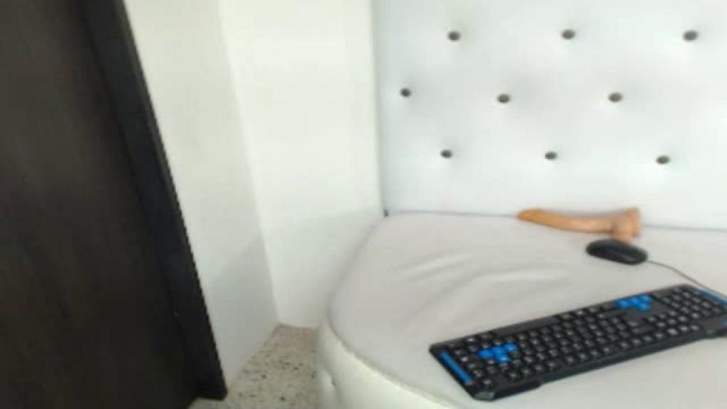 sam_squirts