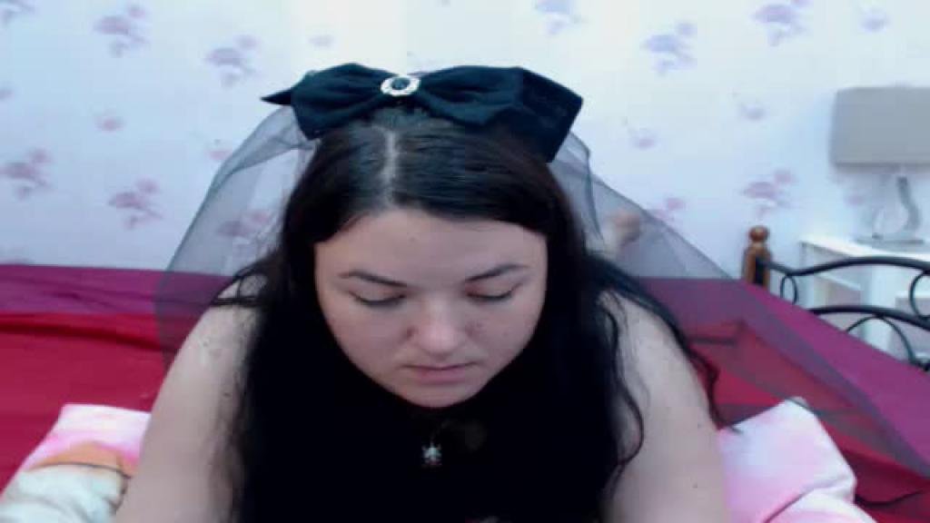 carolinehart Tits Show [2017/06/08 - 12:00:27]