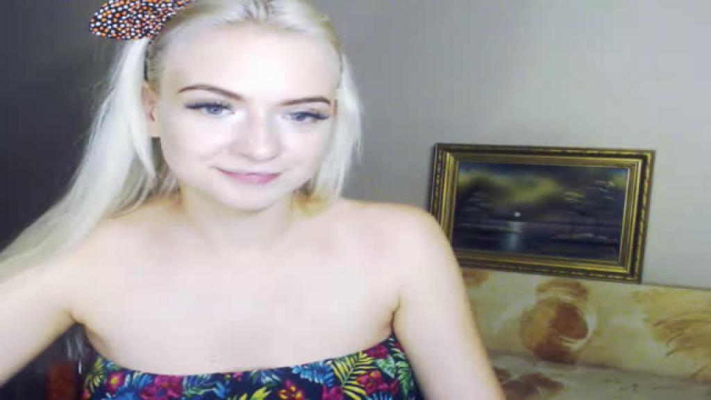 carolinestokes Public Webcam [2017/06/17 - 20:31:59]