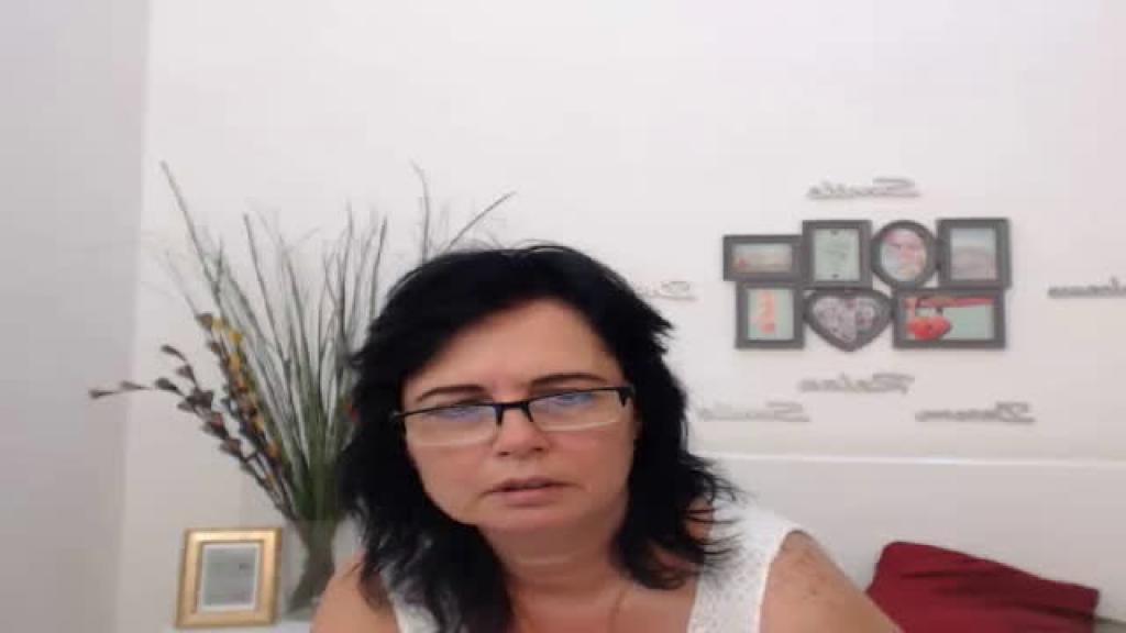 maia_janee adult [2016/11/29 08:01:07]
