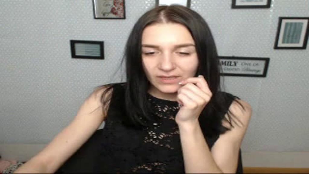 nikkimayy Dildo Webcam [2017/05/15 - 15:00:38]