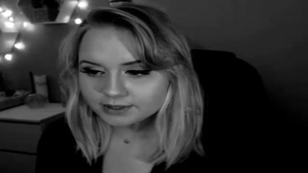 whatdoesthefoxsay Nude Show [2017/06/01 - 17:16:33]