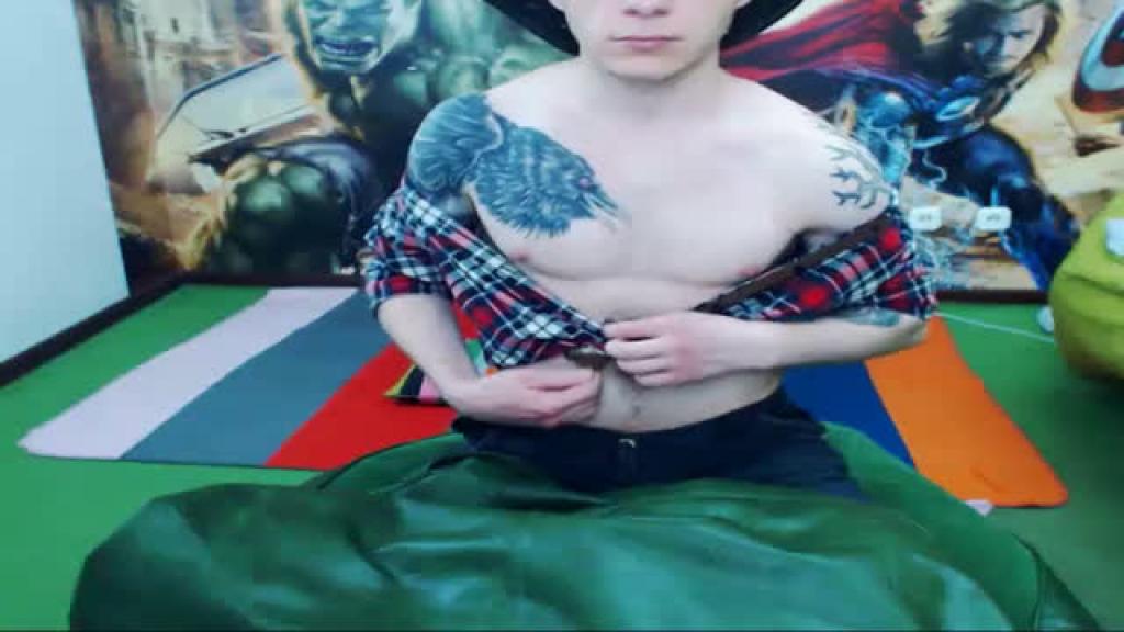 elvin_bruks Topless Show [2017/07/06 - 00:25:31]