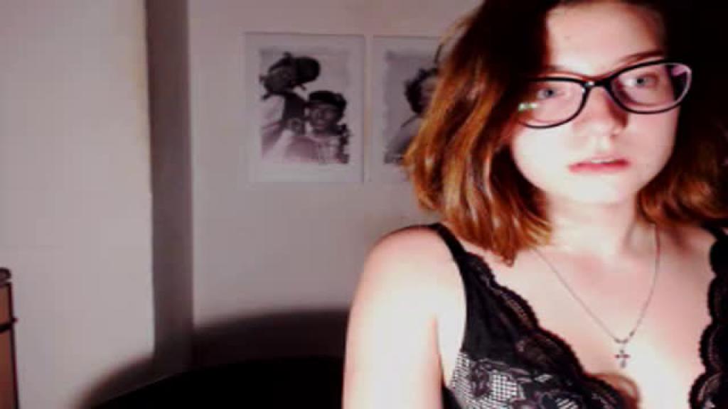 lilysexi19 Public Webcam [2017/06/04 - 19:15:39]