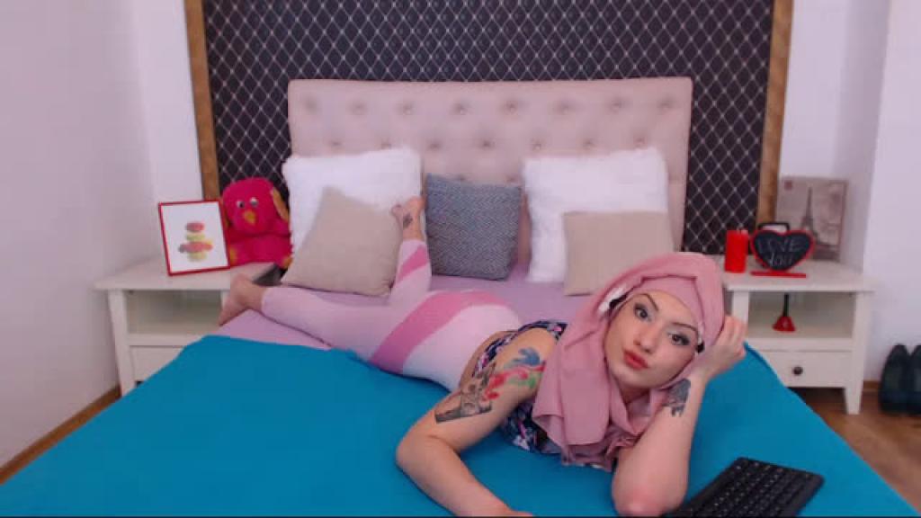 muslimraaida Blowjob Webcam [2017/05/11 - 14:16:10]
