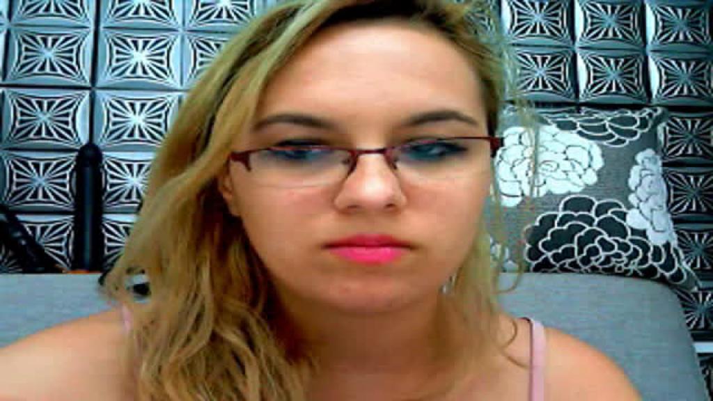 misslorie21 Free Webcam [2017/05/02 - 23:25:50]