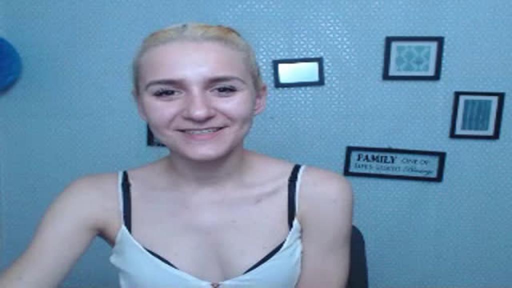nikkimayy Tape Webcam [2017/07/02 - 18:36:50]