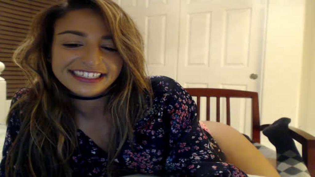 amialovesall19 Strip Show [2017/04/25 - 06:20:15]