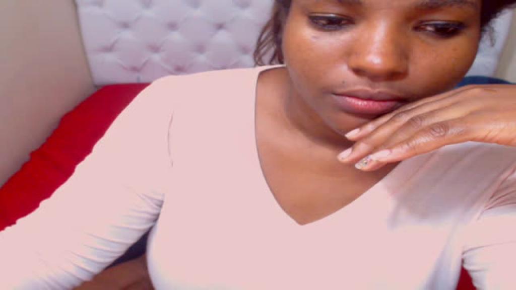 queensofiax CamWhore [2017/05/07 - 16:00:36]