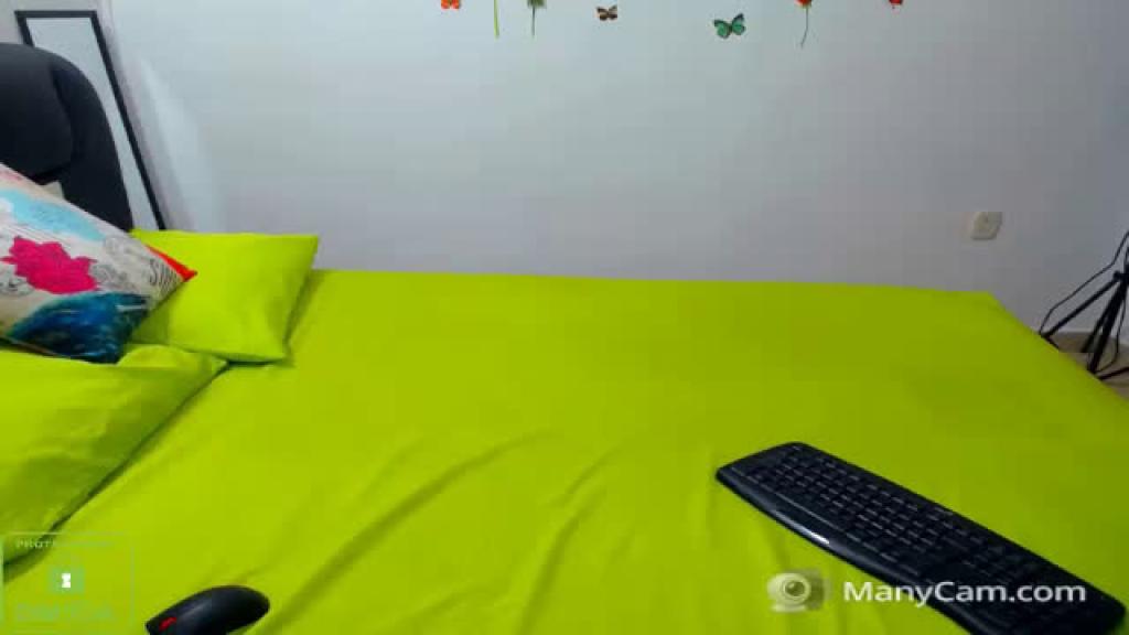 emilyveryhot02