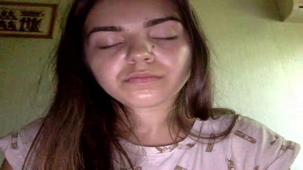 alina_bellax Lotion Webcam [2017/05/18 - 10:30:44]