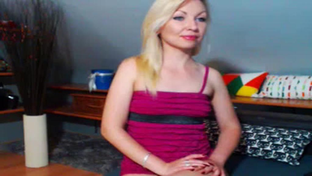undermyheelss ManyVids Movie [2017/06/05 - 11:16:29]