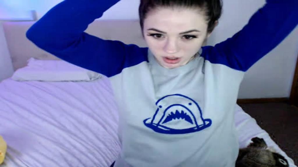 sugarfreesoph Public Webcam [2017/05/24 - 08:30:52]