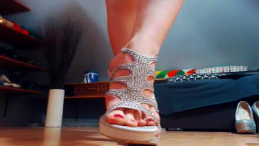 undermyheelss Dildo [2017/06/15 - 10:11:05]