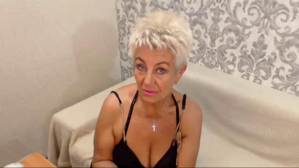 hotandmature Twerking Show [2017/05/11 - 15:41:33]