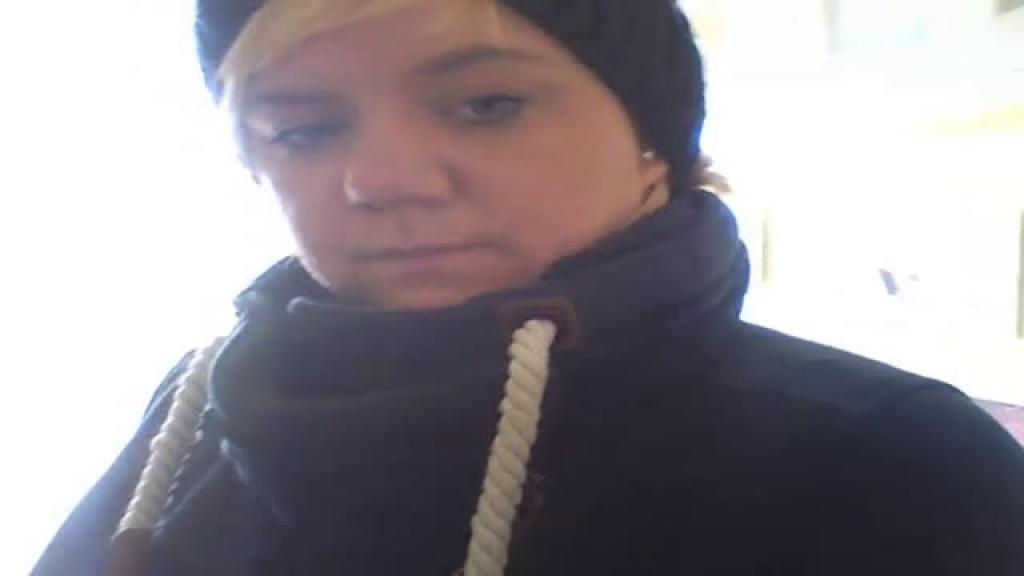 schneggie Topless Video [2017/05/06 - 12:16:34]