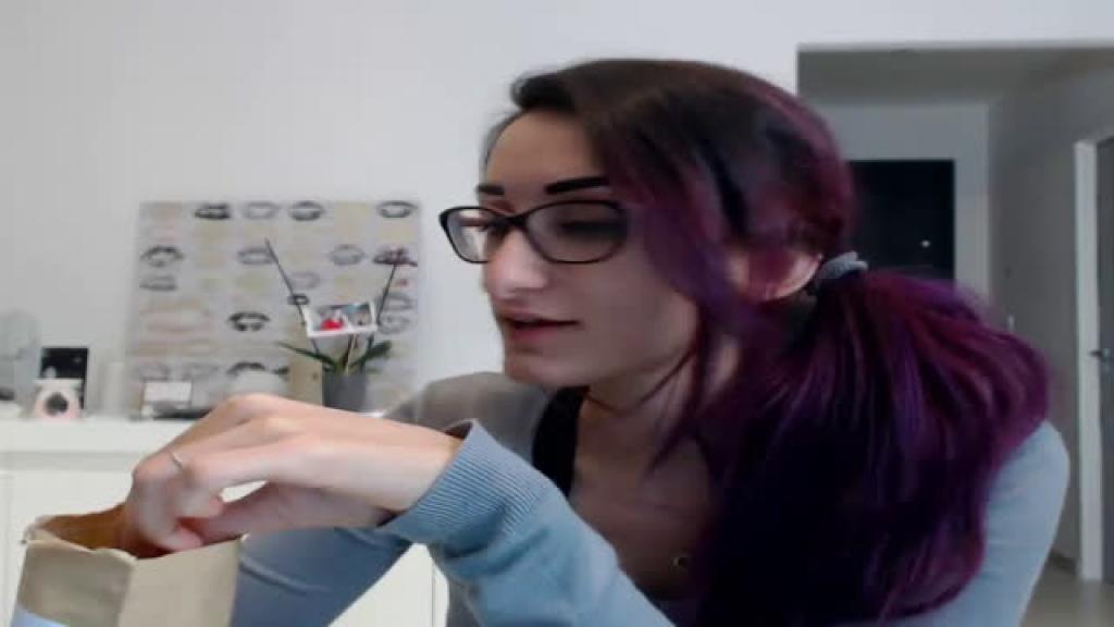 chloesanchez Recording Video [2017/06/06 - 22:11:10]