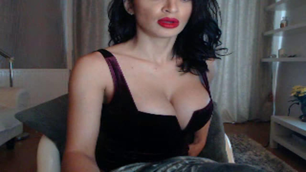 hottiegiuly Topless Webcam [2017/11/27 09:46:28]