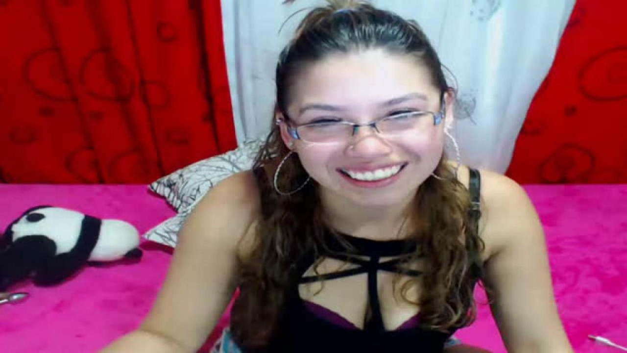 saralovely69 Spanking Show [2017/05/30 04:15:53]