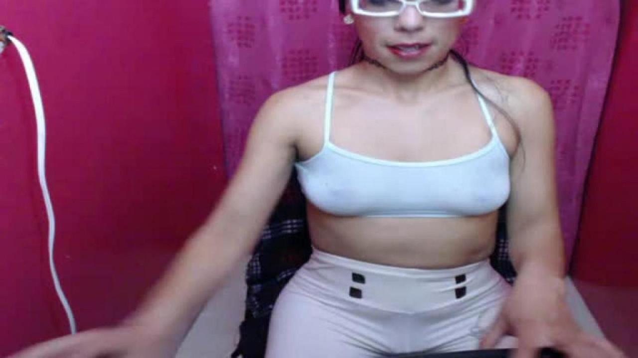 hotmilexx Strip Webcam [2017/05/22 02:16:45]