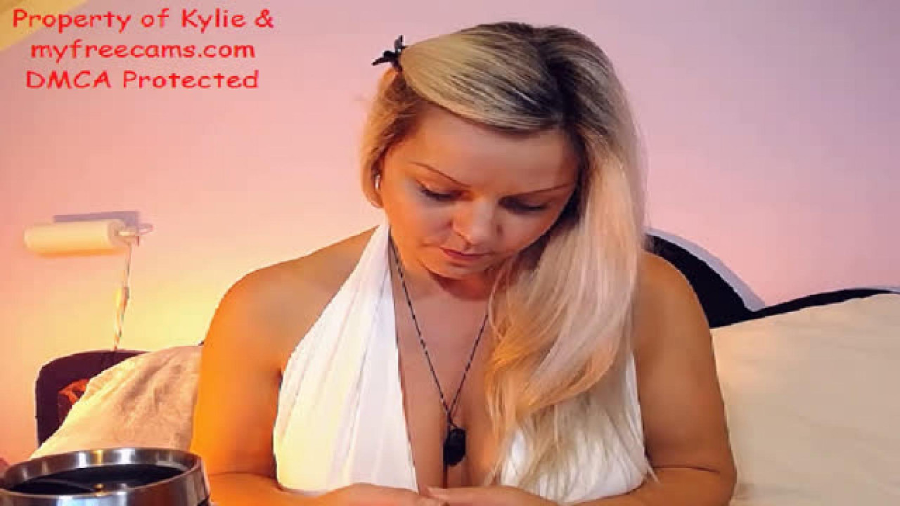 blondekylie Lotion Video [2017/11/09 21:33:54]