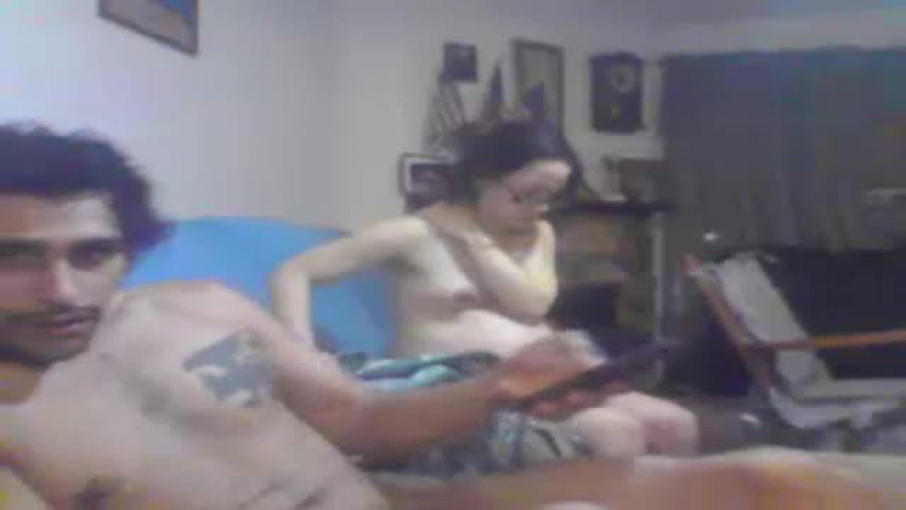 2hornystoners Sucking Show [2017/06/28 - 09:11:07]