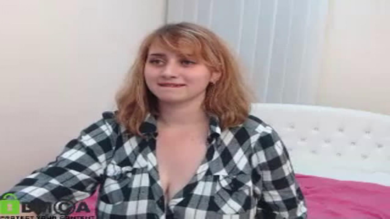 lara_smile Strip Webcam [2017/07/02 - 15:04:13]