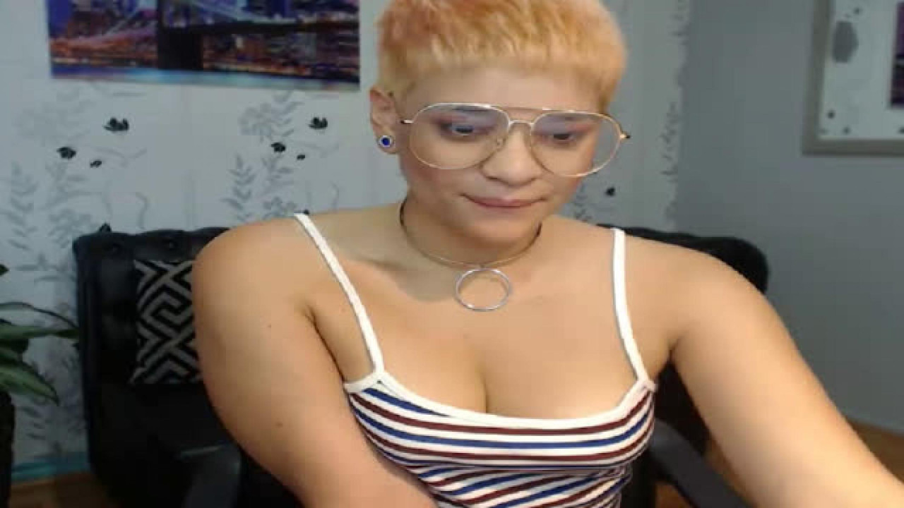emmaclark1 Butt Show [2017/07/04 - 11:41:05]
