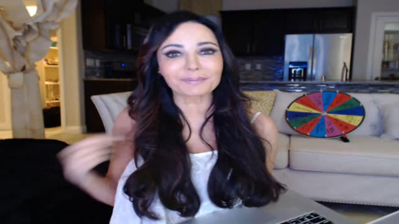 dollcurves webcam [2017/05/08 06:55:52]