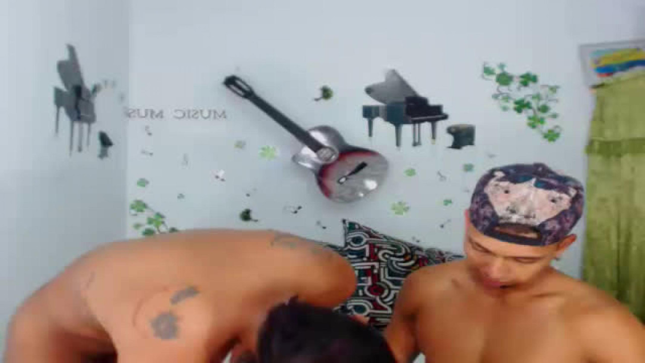 2latinkings Topless Webcam [2017/05/09 - 01:16:24]
