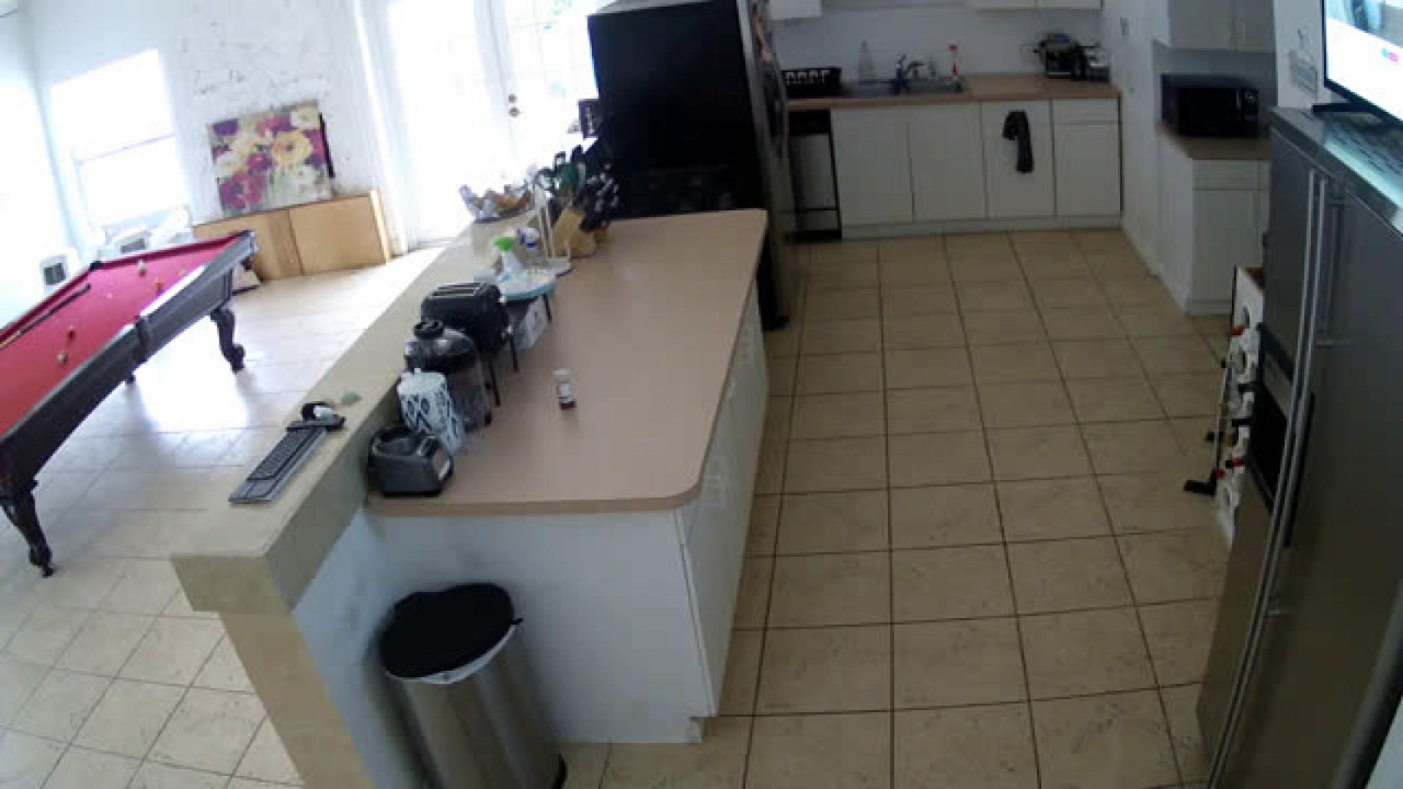 kitchen cam [2017/02/22 20:11:34]