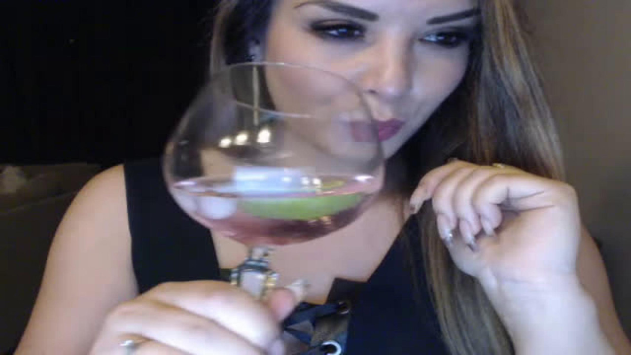 brattyamber Topless [2017/06/24 - 22:00:40]
