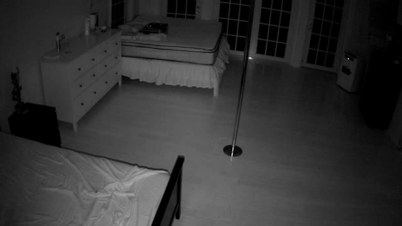 masterbedroom webcam [2017/03/01 04:10:53]