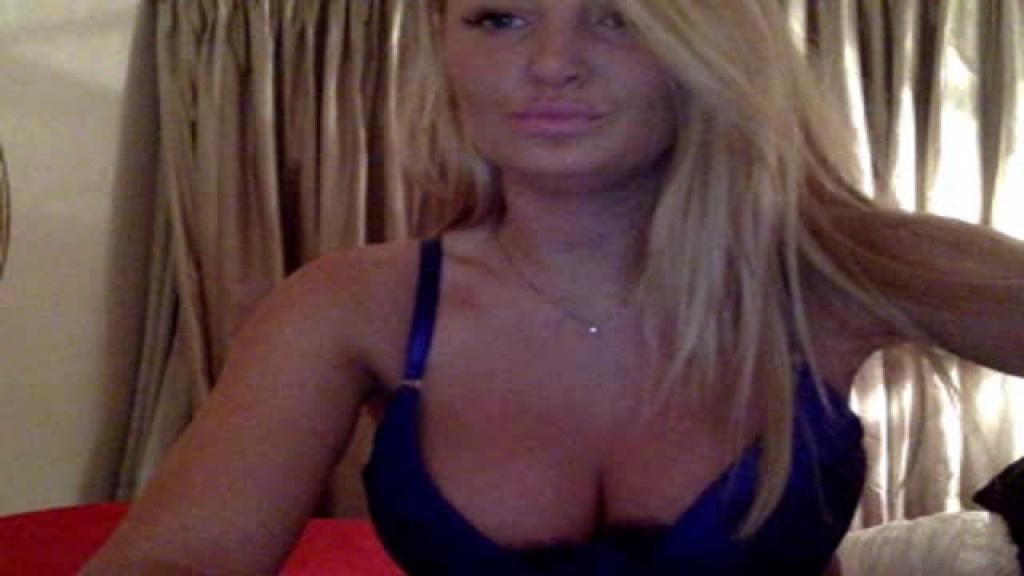 nikole2hot