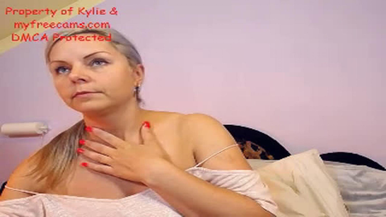 blondekylie Bg Webcam [2017/05/23 - 20:30:40]