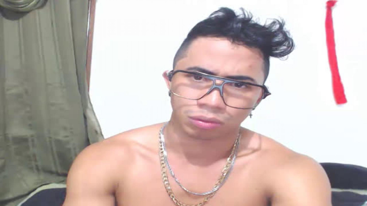 bangkokk69 Sucking [2017/05/20 - 23:30:28]