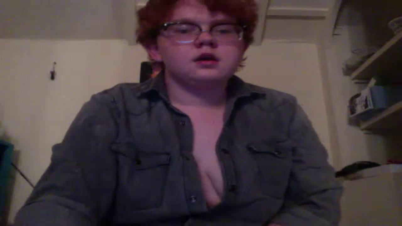 frontbottomboy Recording Webcam [2017/04/15 - 00:09:54]