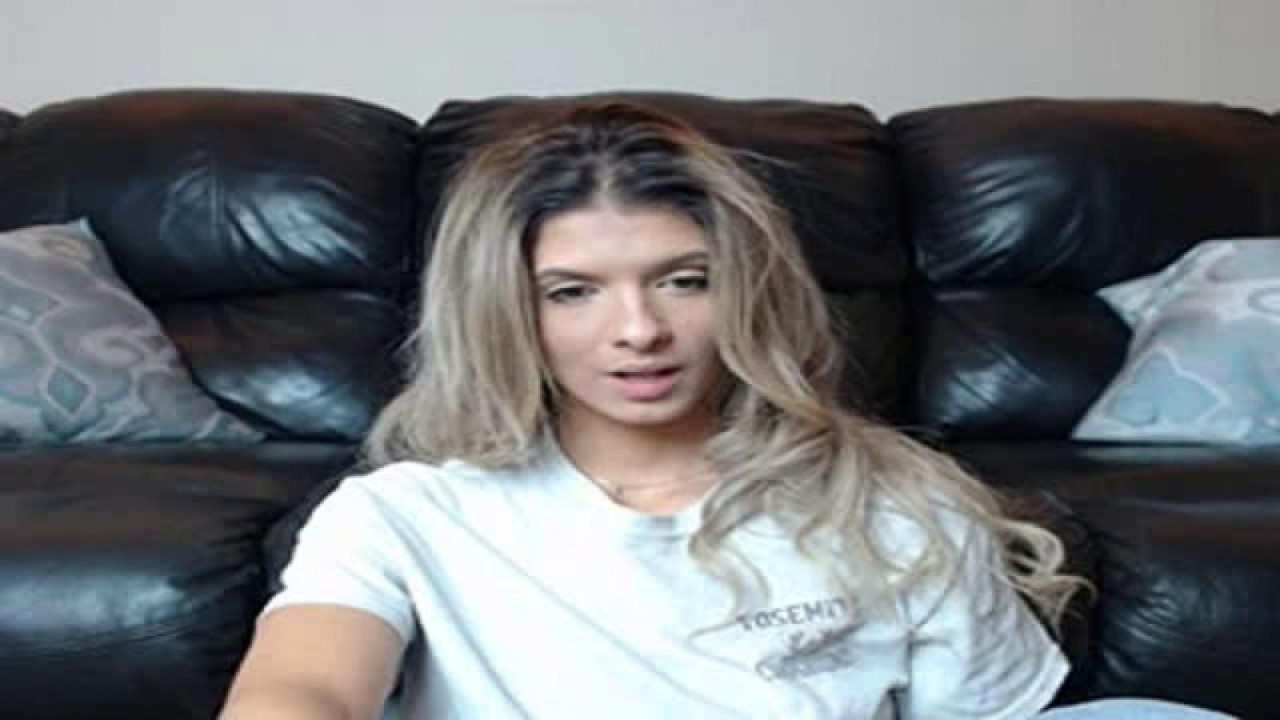 xoxolexiii Lotion Webcam [2017/10/05 03:41:05]