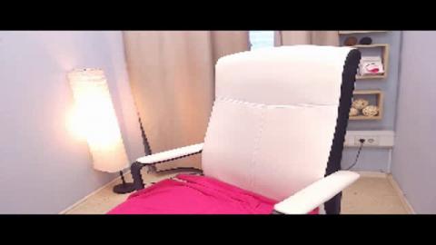 nikki_heis