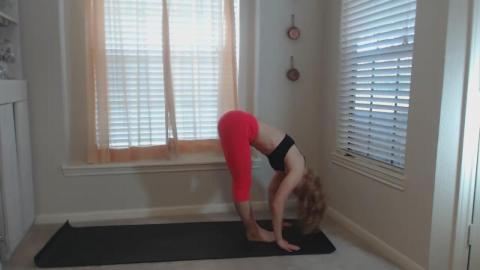 nadia_layne_yoga - 2015/07/01 04:39:50