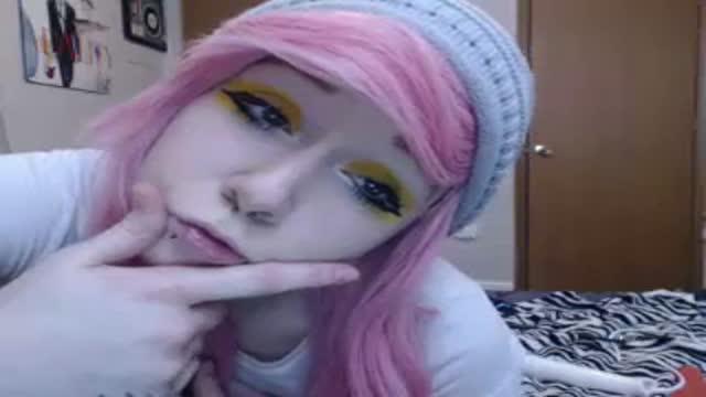 cristalcastles recorded [2015/05/11 19:19:45]