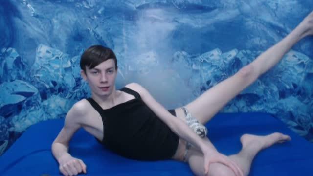 sexyguyslim webcam [2015/11/11 05:15:28]