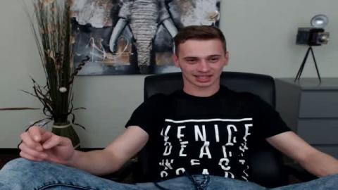 maxstevenson Webcam Movie [2016/04/22 - 07:08:54]