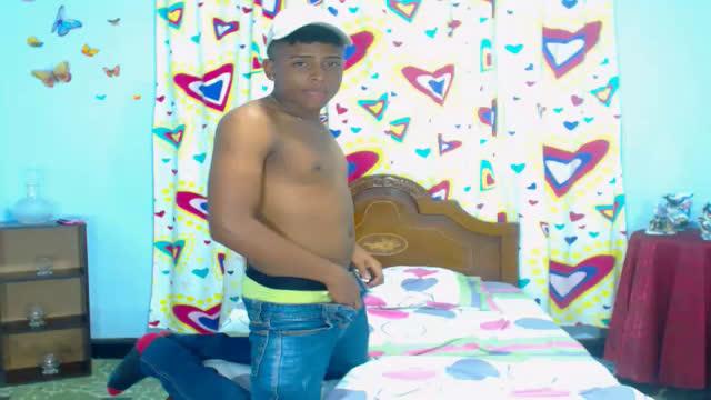golden_boyxxx cam [2016/10/24 21:35:31]