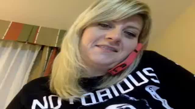 katiecummings424 cam [2017/01/26 22:00:57]