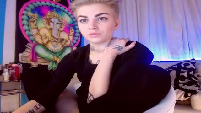 crimsonjoan webcam [2017/01/22 22:41:21]